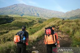 Menata ulang wisata pendakian Gunung Rinjani Lombok