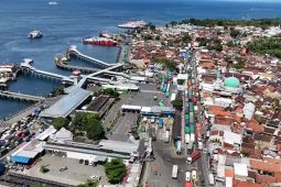 Aktivitas bongkar muat Pelabuhan Ketapang berjalan normal