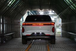 Duo mobil listrik Polytron diproduksi lokal