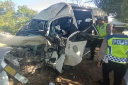 Seorang tewas dan 10 luka-luka akibat kecelakaan tunggal di Aceh Timur