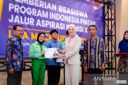 Komisi X DPR salurkan puluhan ribu beasiswa PIP Surabaya-Sidoarjo