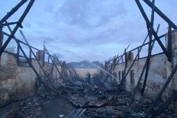 Damkarmat Medan kerahkan 11  armada padamkan 25 rumah terbakar