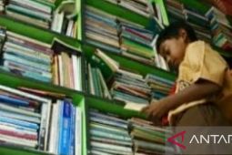 Orang tua siswa Karawang keluhkan kewajiban pembelian paket buku LKS senilai ratusan ribu
