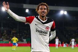 Liverpool datangkan pemain anyar Hugo Ekitike dari Frankfurt