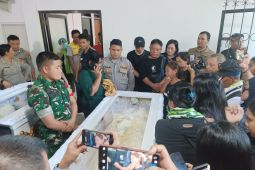 Rumah Sakit Bhayangkara serahkan Jenazah korban KM Barcelona V ke keluarga