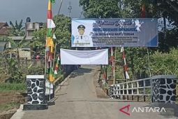 Jembatan Bangbayang Cianjur sempat ambruk akibat banjir, kini sudah bisa dilalui