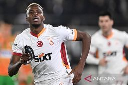 Penyerang Napoli Victor Osimhen resmi pindah ke Galatasaray