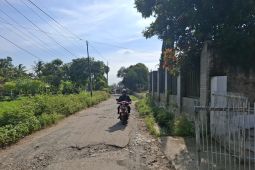 Jalan Parakan Muncang-Sindulang rusak, Pemkab Sumedang acuhkan