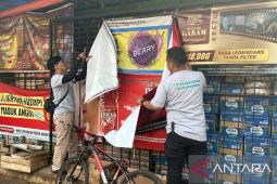 Puluhan papan reklame luar ruang di Cianjur ditertibkan