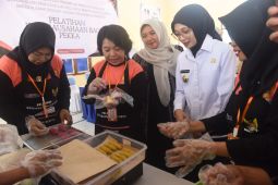 Pemkot Kediri bekali ibu rumah tangga keterampilan usaha