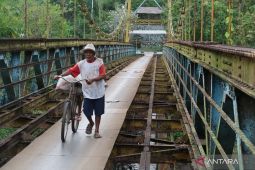 Museum NTB kunjungi situs jembatan gantung yang dibangun kolonial di Lombok Barat