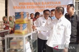 Pemkab Karawang bantu ratusan pelaku UMKM