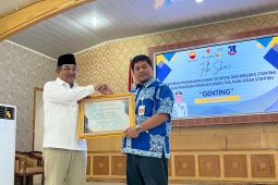 SKK Migas-PetroChina serahkan bantuan 100 paket nutrisi keluarga stunting di Tanjabbar