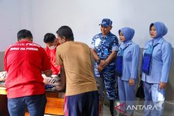 Lanud Haluoleo gelar sunatan massal dan pengobatan gratis bagi warga