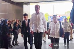 Hoaks! Artikel Jokowi tantang demonstran untuk datang ke rumahnya