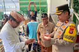 Polres Jembrana dan dinas perdagangan razia beras oplosan