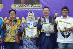 Bupati Serang Ratu Zakiyah terima penghargaan KNPI Award 2025