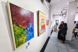 65 pelukis lintas generasi ikuti pameran lukisan "Hujan Warna"