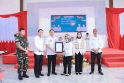 Kemenkum Sulteng serahkan 26 sertifikat merek ke pelaku UMKM di Morowali