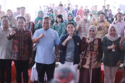 Wamen PPPA dan Wamen UMKM apresiasi Festival Egrang Jember