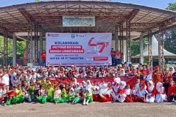 Gotong Royong Merah Putih, PT Timah - Pemkab Beltim bersihkan Pantai Nyiur Melambai