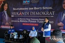 Annisa Pohan mengajak ibu-ibu di Mataram jaga gaya hidup sehat