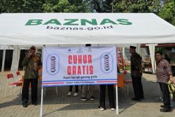 Layanan cukur gratis di Gedung MUI Kota Tangerang ternyata masih tersedia