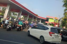 Jalur Gumitir ditutup, antrean panjang terjadi pada sejumlah SPBU di Jember