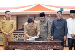 DPRD-Pemkab Lamongan setujui P-APBD 2025 guna percepat program