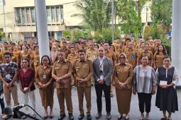 Kurangi angka kemiskinan, Pemkot Ambon salurkan bantuan modal usaha kepada 150 pelaku UMKM