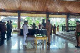 Bupati Batang Hari lantik kepala desa pasar Terusan