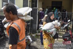 Penyaluran bantuan pangan beras di Tasikmalaya