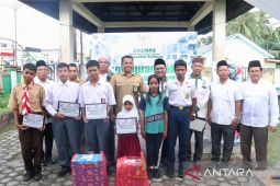 Baznas Belitung salurkan bantuan pendidikan untuk anak kurang mampu