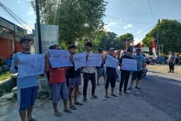 Warga Jenangan Ponorogo unjuk rasa minta penindakan truk ODOL