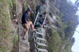 Jalur pendakian di kawasan Gunung Rinjani Lombok diperbaiki