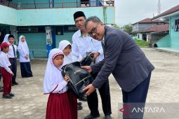 BRI BO Tarutung - Yayasan Alfalah berikan bantuan paket pendidikan