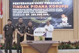 Kejari Badung serahkan uang pengganti Rp280 juta ke Perumda Mangutama