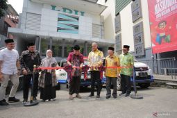 Komisi VIII DPR serahkan mobil operasional program kemaslahatan