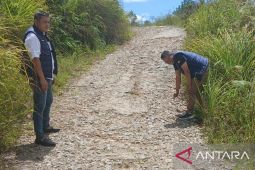 Miris, dikerjakan berbiaya Rp3,6 M di 2024, namun Jalan di Parmonangan kupak kapik