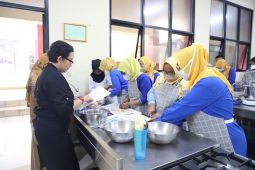 Pemilik restoran di Kota Tangerang dapat pelatihan tingkatkan daya saing