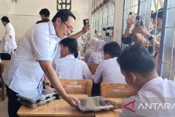 Kepala Komunikasi Kepresidenan tinjau program Makan Bergizi Gratis di Serdang Bedagai