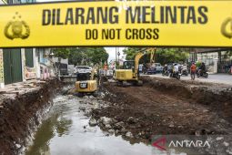 Pembongkaran bangunan liar di sempadan Sungai Cimulu Tasikmalaya