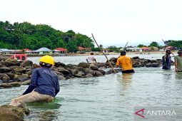 DPRD Gorontalo Utara dukung pembangunan tanggul di Kepulauan Ponelo