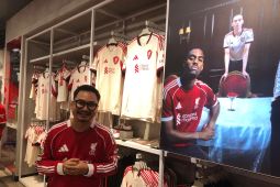 Fans Liverpool di Indonesia buru jersi yang baru dirilis klub bersama Adidas