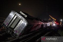 Evakuasi KA Argo Bromo Anggrek yang anjlok di Subang