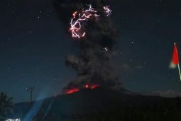 PVBMG imbau warga waspadai banjir lahar pascaerupsi gunung Lewotobi Laki-laki