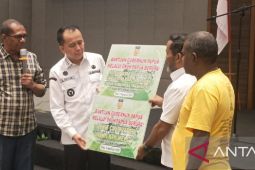 Pemprov Papua beri bantuan kendaraan motor angkut sampah untuk komunitas Biak