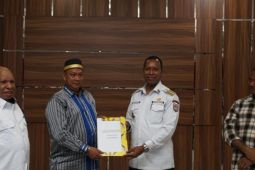 Pemprov Papua Selatan serahkan bantuan keuangan untuk partai politik