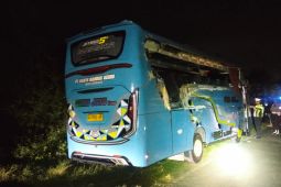 Polisi tangani kecelakaan bus pariwisata dan truk di JLS Tulungagung