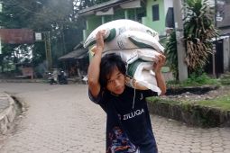 Penyaluran bansos beras untuk warga Suku Badui dibagikan merata
